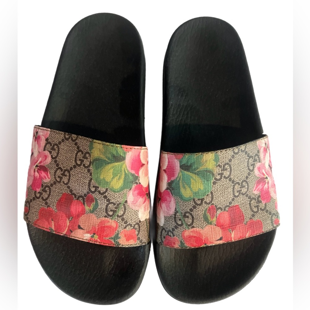 Gucci slide. Authentic, comes with original box. used